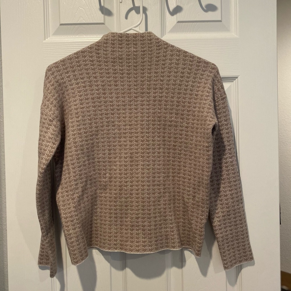 Tahari Turtle Neck Sweater in Nude Houndstooth